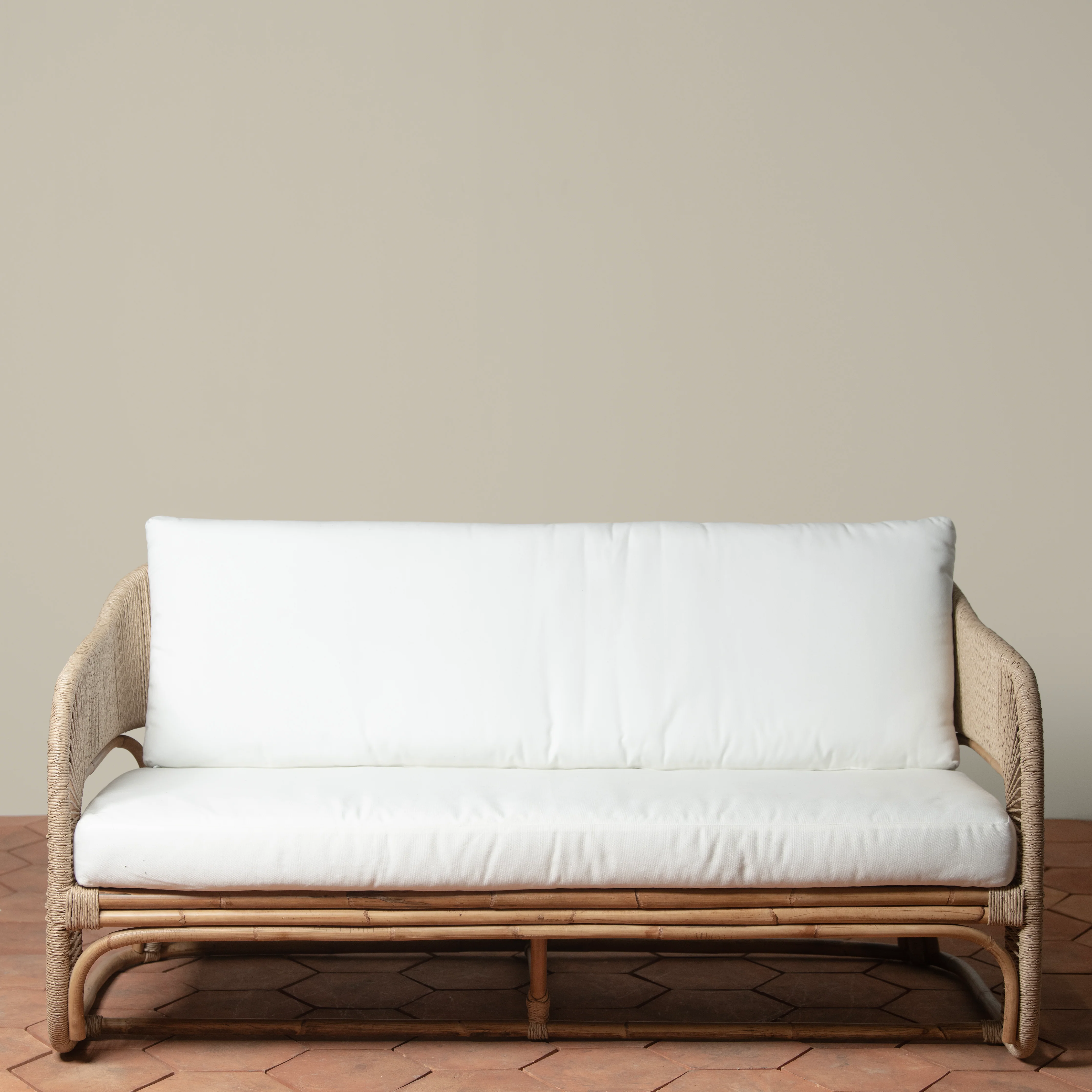 Glen Ellen Settee - Image 6