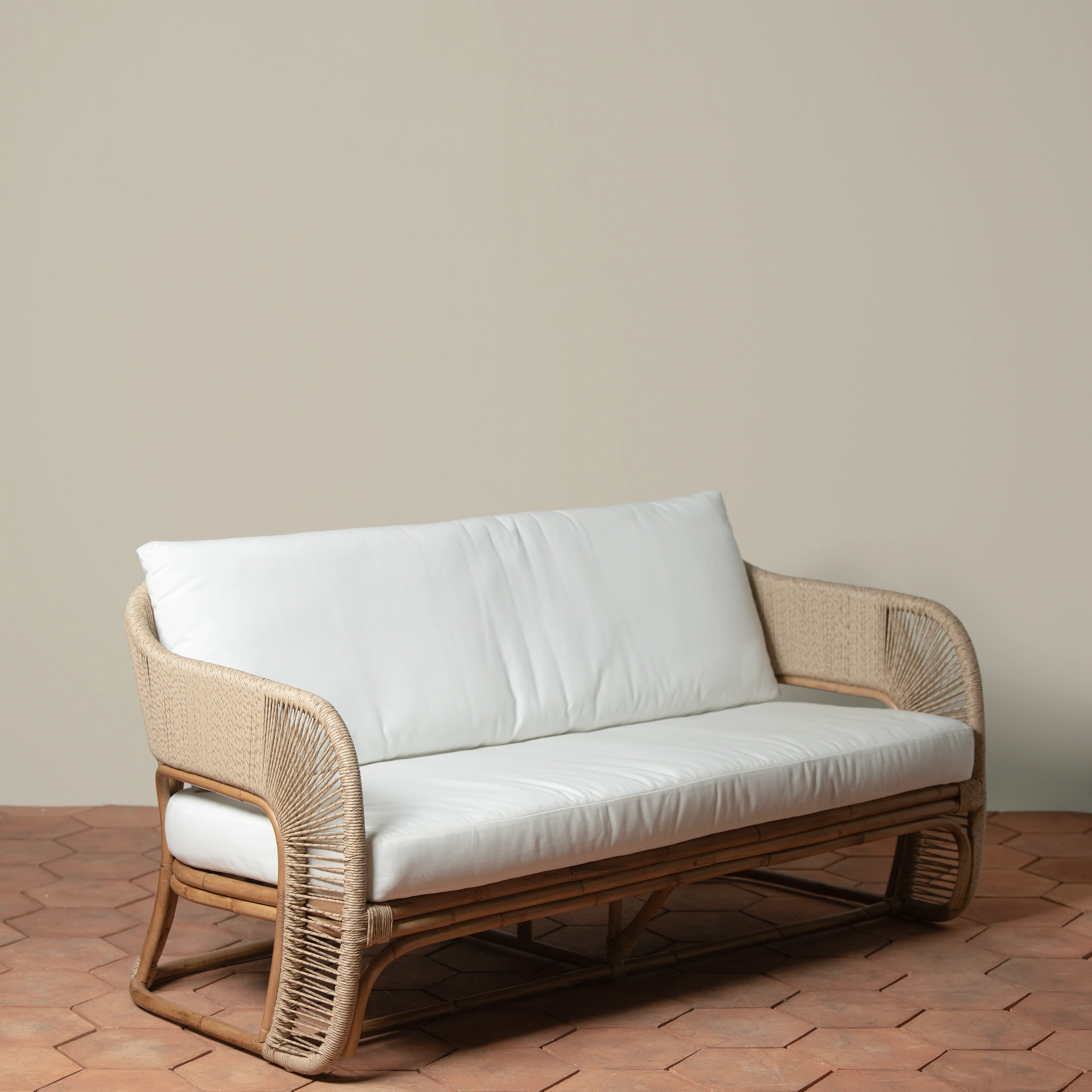 Glen Ellen Settee - Image 7