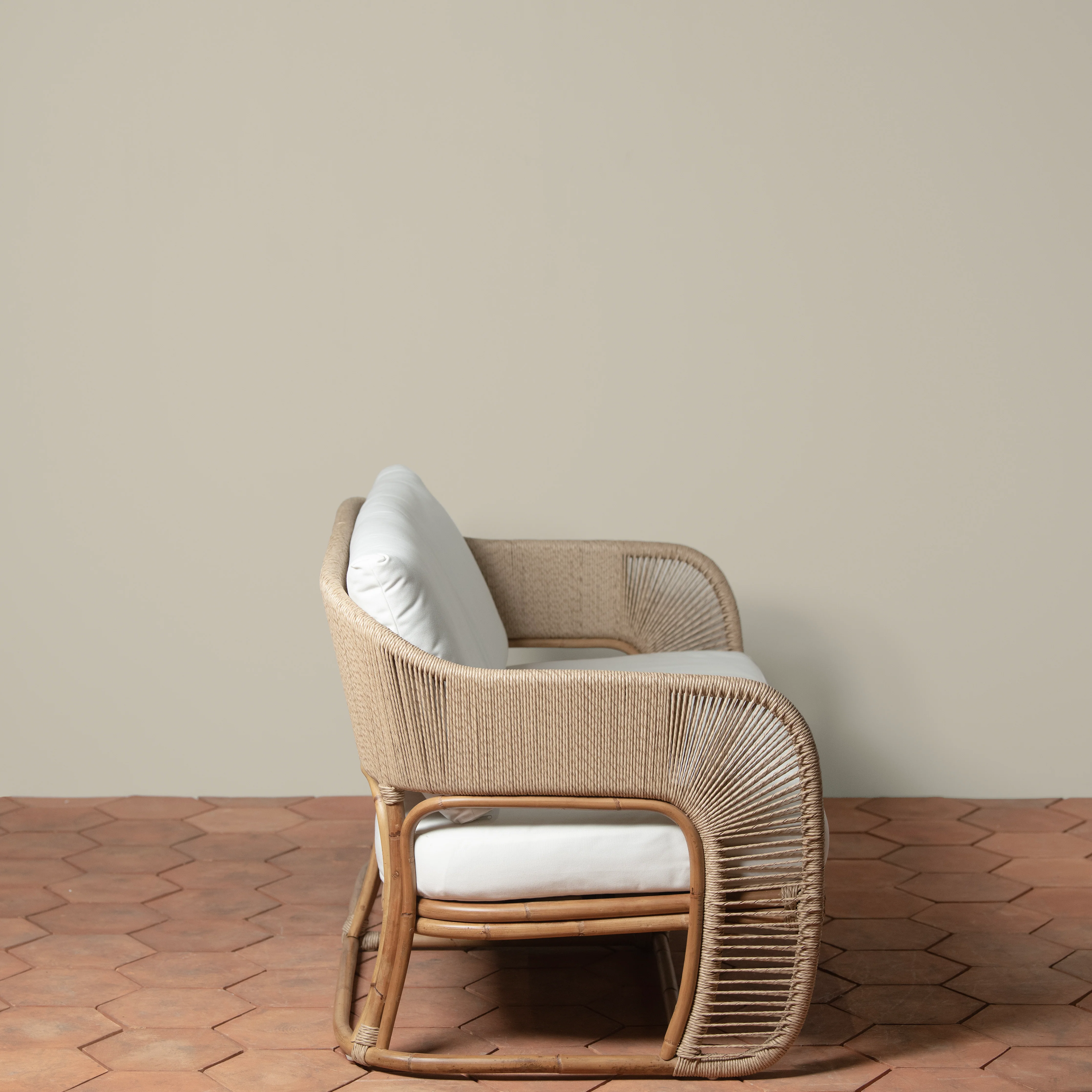 Glen Ellen Settee - Image 8