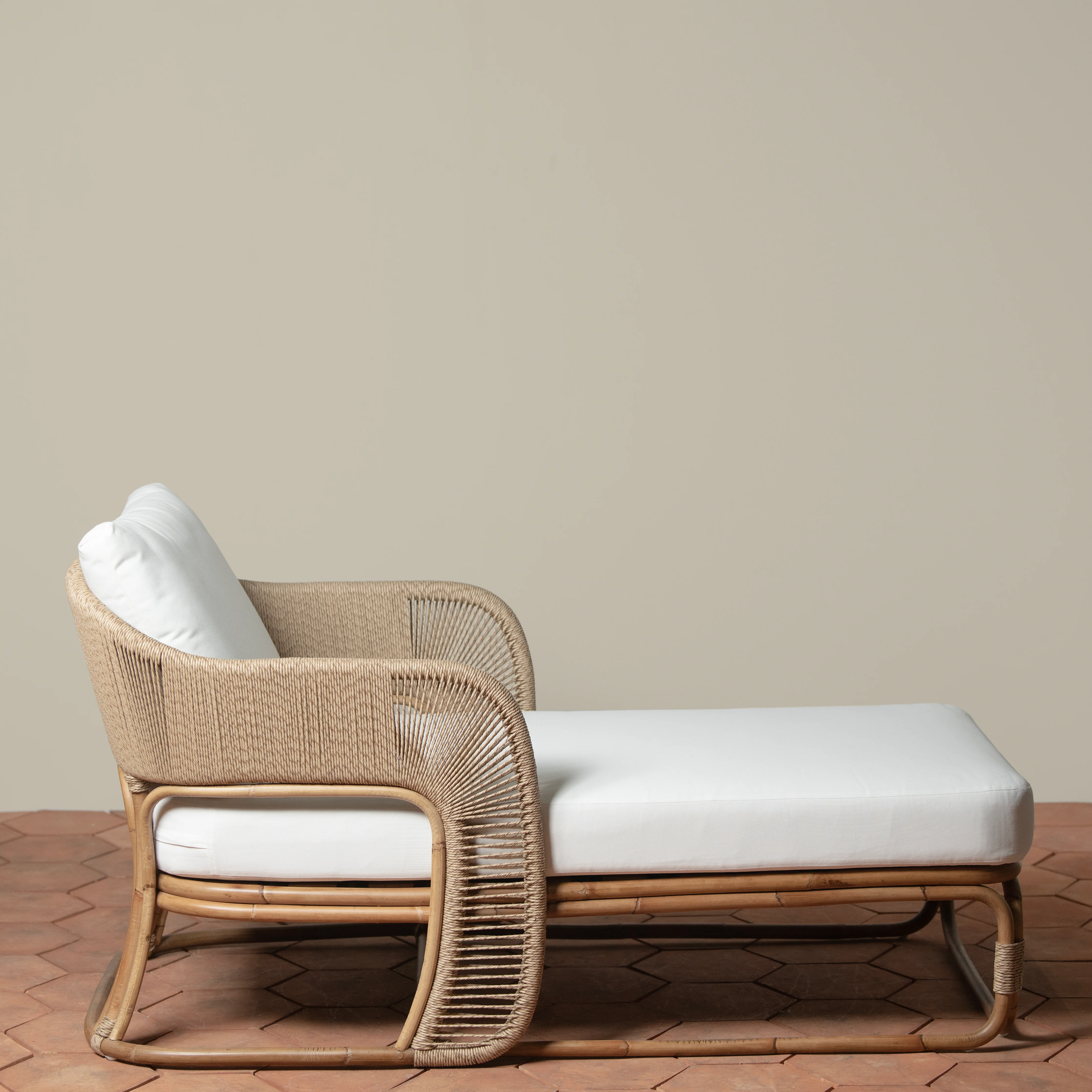 Glen Ellen Sun Lounger - Image 4