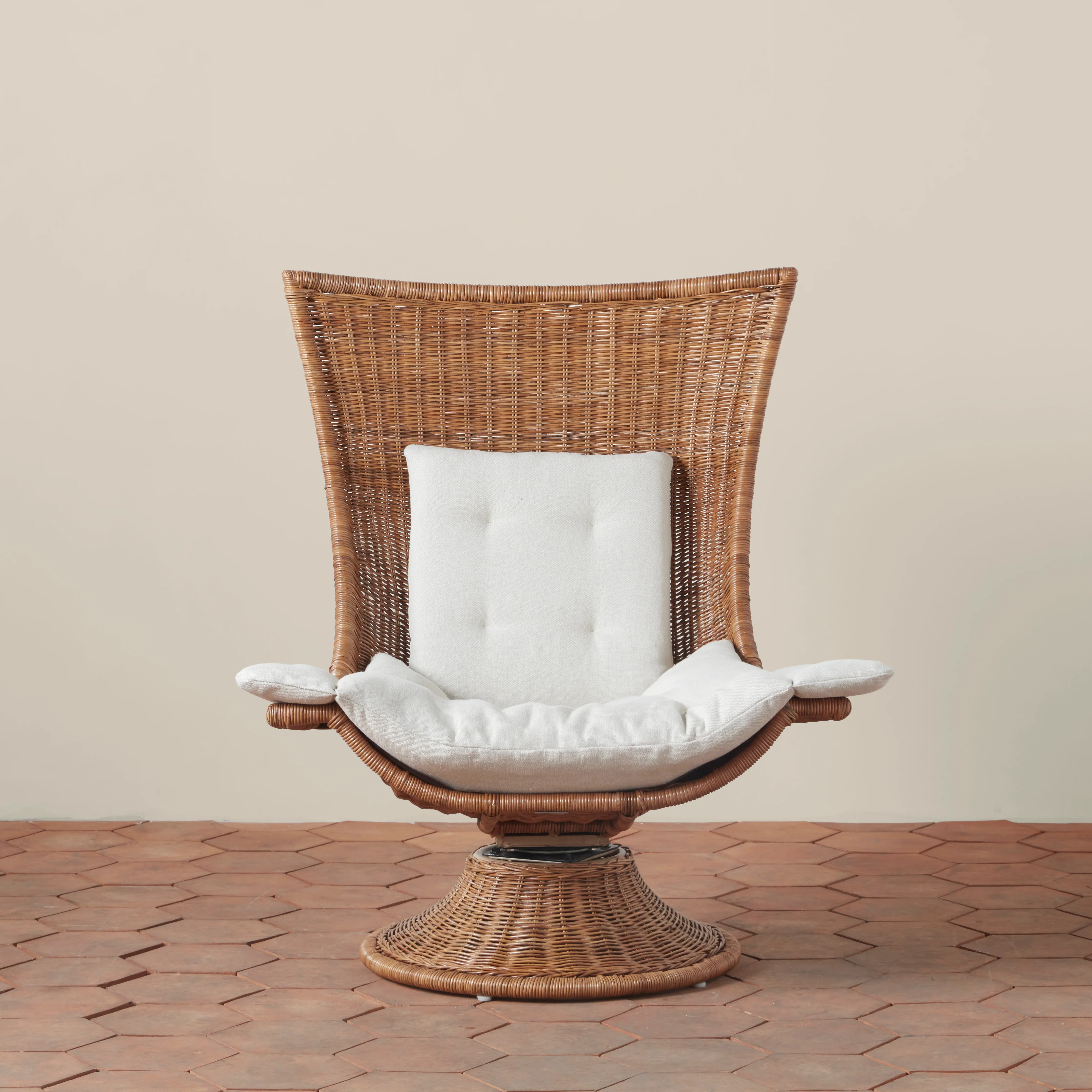 Healdsburg Wicker Swivel Chair - Image 4