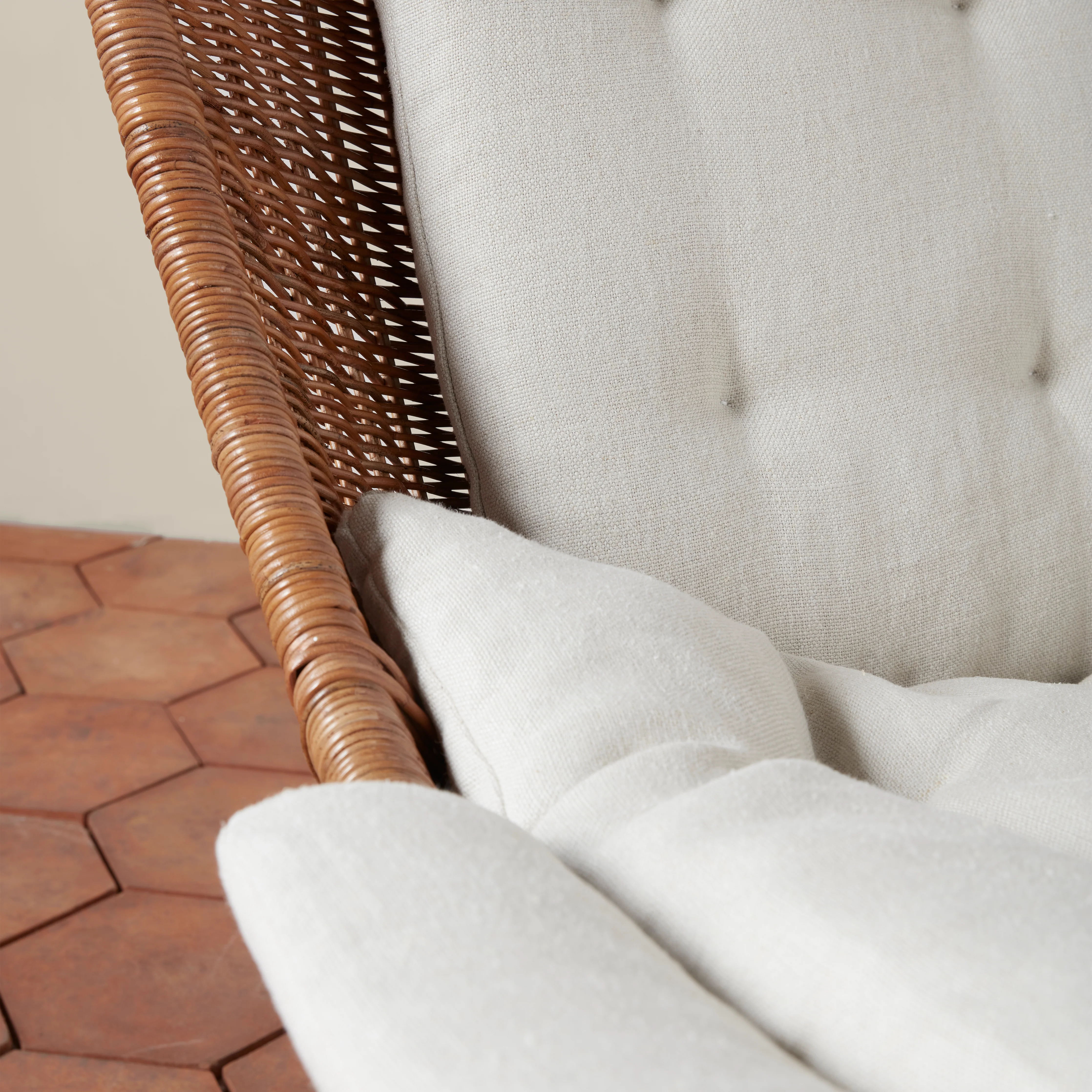 Healdsburg Wicker Swivel Chair - Image 5