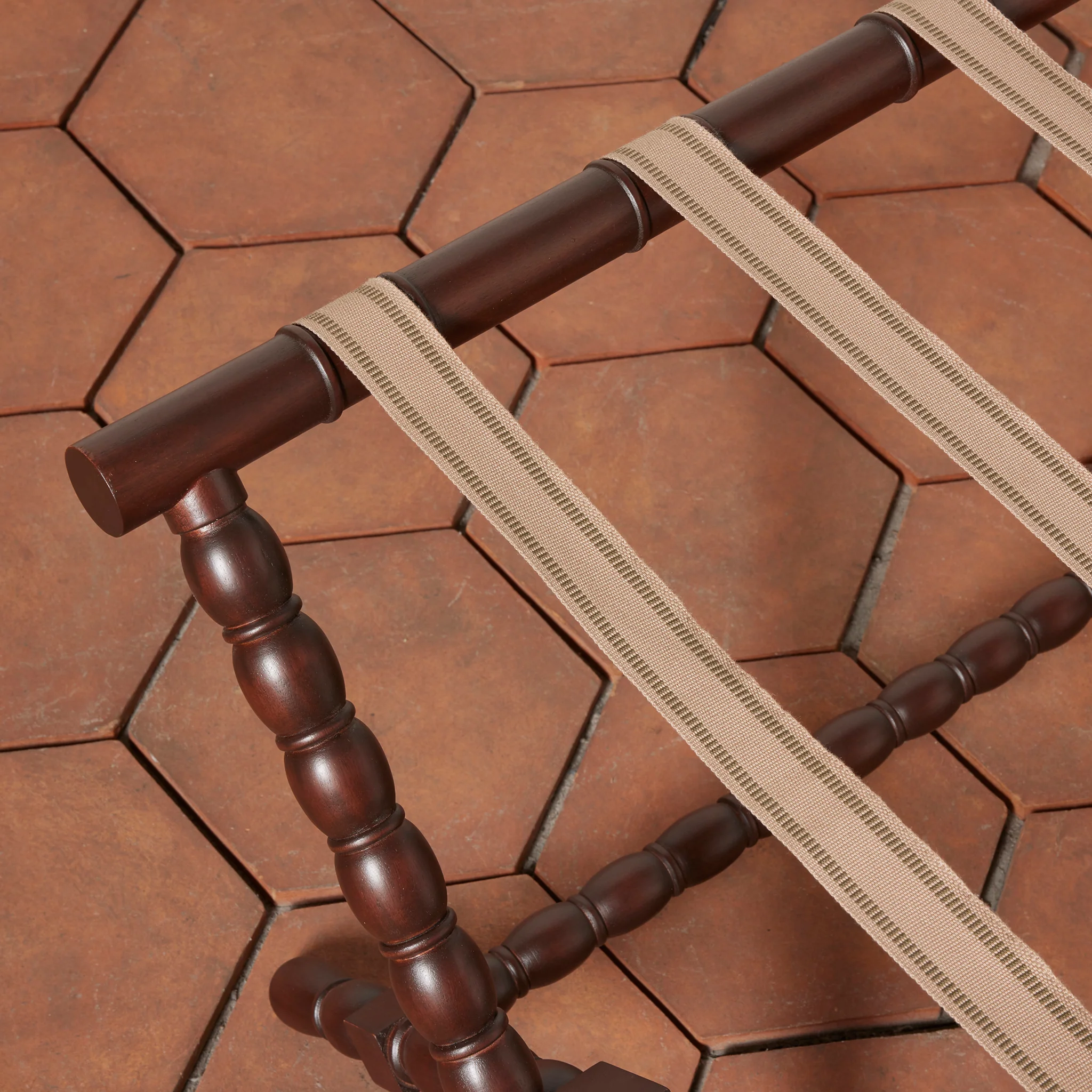 Somerset Luggage Rack - Image 6