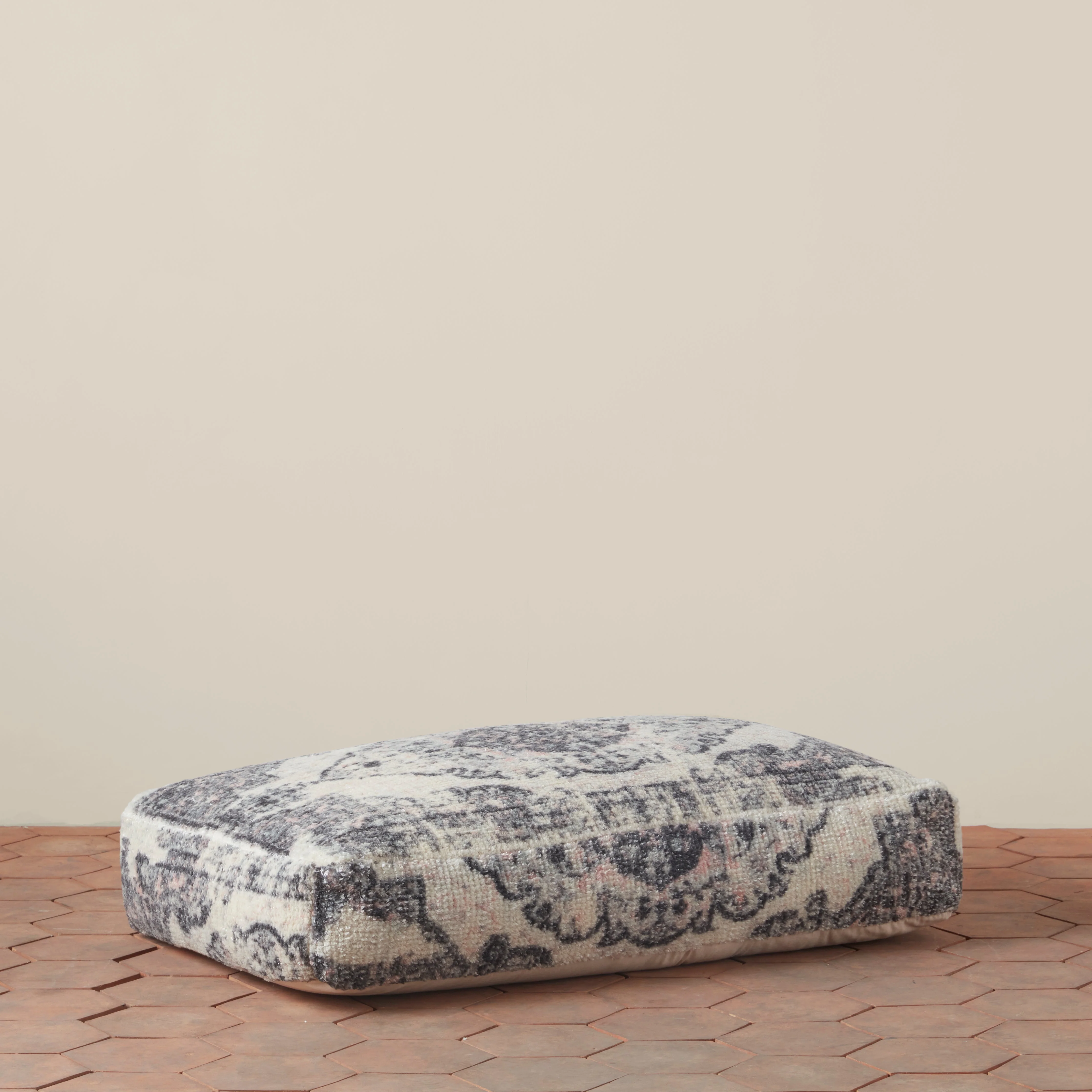 Sonora Pillow Daybed in Neutral